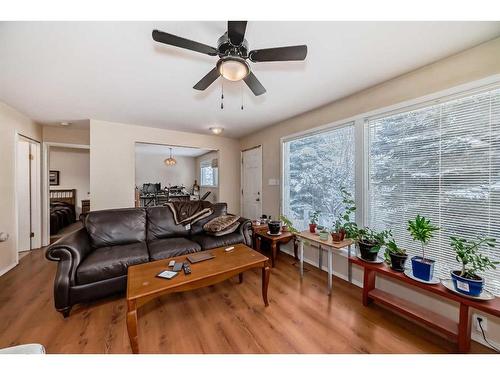 6011 Bowwater Crescent Nw, Calgary, AB - Indoor Photo Showing Living Room