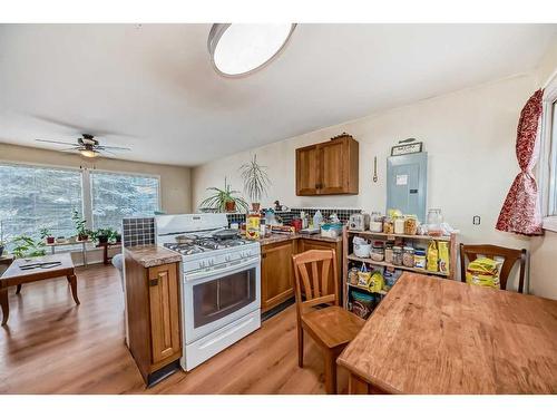 6011 Bowwater Crescent Nw, Calgary, AB - Indoor Photo Showing Kitchen