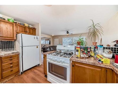 6011 Bowwater Crescent Nw, Calgary, AB - Indoor Photo Showing Kitchen