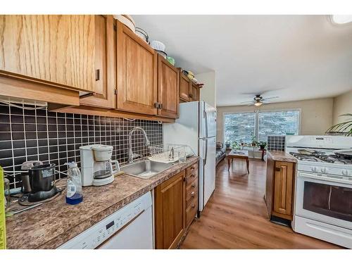 6011 Bowwater Crescent Nw, Calgary, AB - Indoor Photo Showing Kitchen