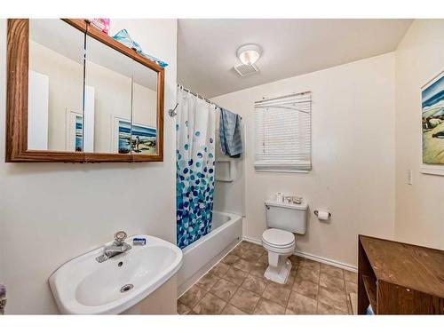 6011 Bowwater Crescent Nw, Calgary, AB - Indoor Photo Showing Bathroom