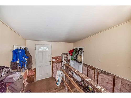 6011 Bowwater Crescent Nw, Calgary, AB - Indoor Photo Showing Other Room