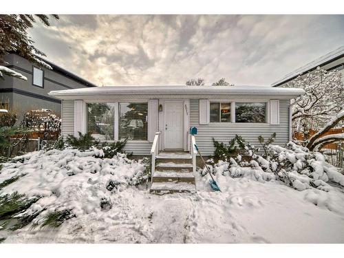 6011 Bowwater Crescent Nw, Calgary, AB - Outdoor