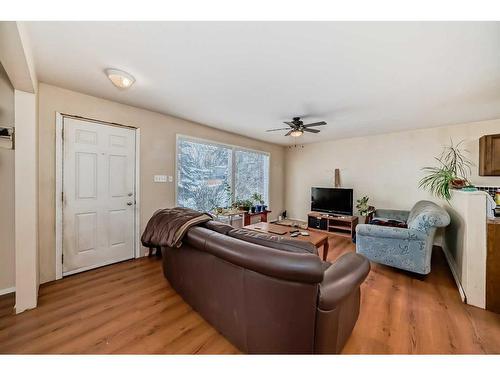 6011 Bowwater Crescent Nw, Calgary, AB - Indoor Photo Showing Living Room