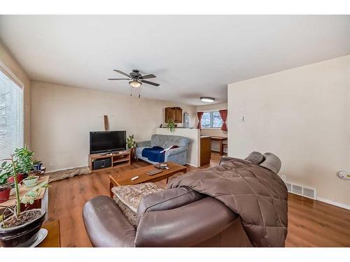 6011 Bowwater Crescent Nw, Calgary, AB - Indoor Photo Showing Other Room