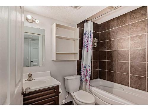 164 Skyview Springs Gardens Ne, Calgary, AB - Indoor Photo Showing Bathroom