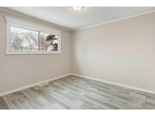 248 Allan Crescent Se, Calgary, AB - Indoor Photo Showing Other Room