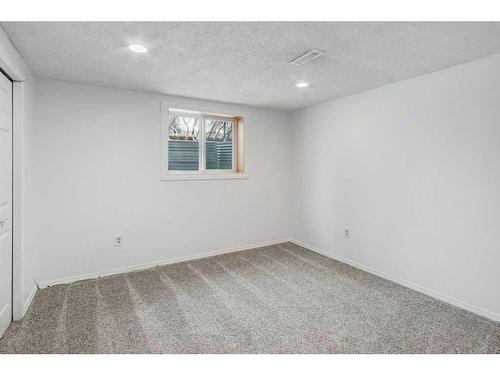 248 Allan Crescent Se, Calgary, AB - Indoor Photo Showing Other Room