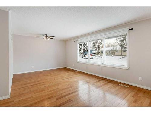 248 Allan Crescent Se, Calgary, AB - Indoor Photo Showing Other Room