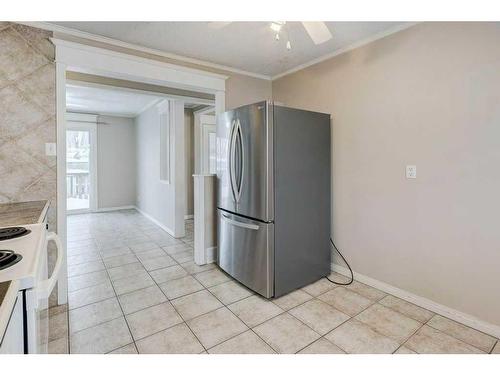 248 Allan Crescent Se, Calgary, AB - Indoor Photo Showing Kitchen