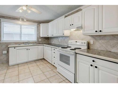 248 Allan Crescent Se, Calgary, AB - Indoor Photo Showing Kitchen