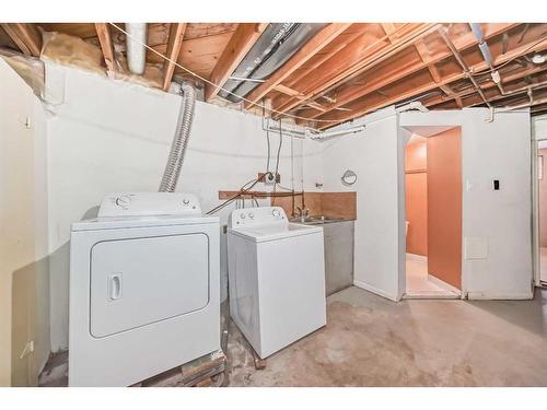 924 39 Street Sw, Calgary, AB - Indoor Photo Showing Laundry Room