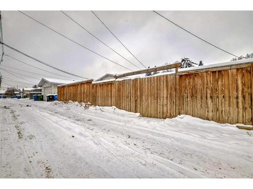 924 39 Street Sw, Calgary, AB - Outdoor