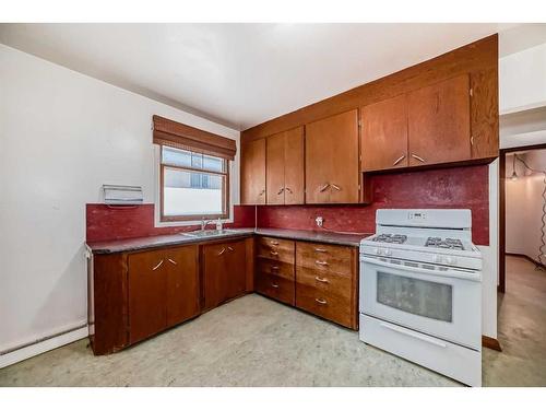 924 39 Street Sw, Calgary, AB - Indoor Photo Showing Kitchen