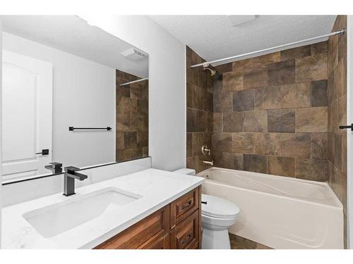 1638 42 Avenue Sw, Calgary, AB - Indoor Photo Showing Bathroom