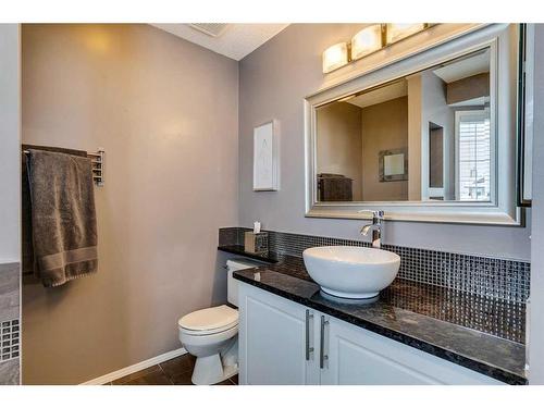 32 Hidden Creek Park Nw, Calgary, AB - Indoor Photo Showing Bathroom