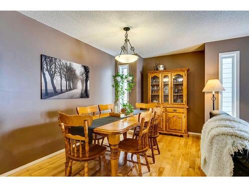 32 Hidden Creek Park Nw, Calgary, AB - Indoor Photo Showing Dining Room