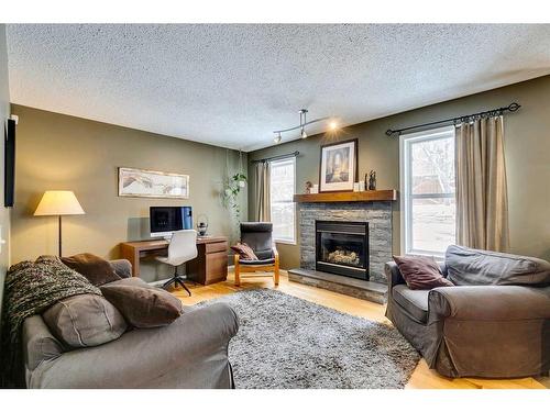 32 Hidden Creek Park Nw, Calgary, AB - Indoor Photo Showing Living Room With Fireplace