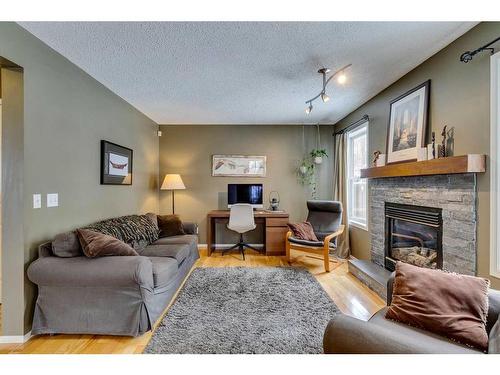 32 Hidden Creek Park Nw, Calgary, AB - Indoor Photo Showing Living Room With Fireplace