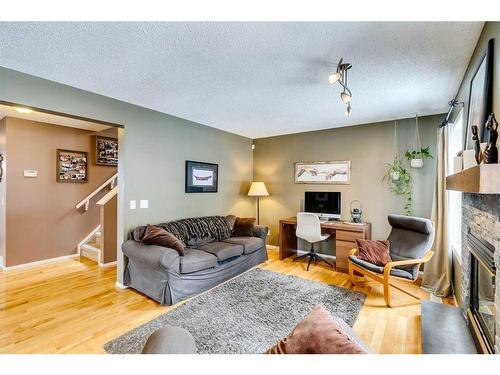 32 Hidden Creek Park Nw, Calgary, AB - Indoor Photo Showing Living Room With Fireplace