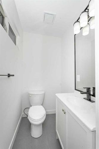 5223 Rundlehorn Drive Ne, Calgary, AB - Indoor Photo Showing Bathroom