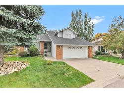 212 Douglas Woods Court SE Calgary, AB T2Z 1M1