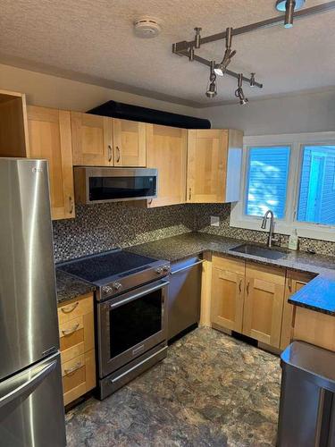 103 Waterloo Drive Sw, Calgary, AB - Indoor Photo Showing Kitchen