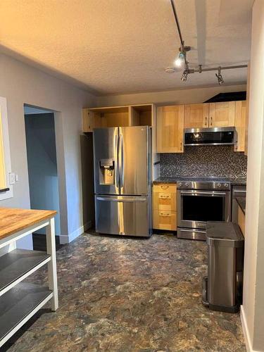 103 Waterloo Drive Sw, Calgary, AB - Indoor Photo Showing Kitchen