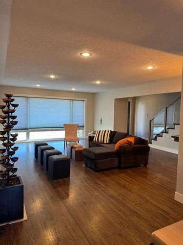 103 Waterloo Drive Sw, Calgary, AB - Indoor Photo Showing Living Room