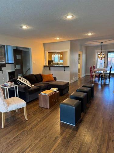 103 Waterloo Drive Sw, Calgary, AB - Indoor Photo Showing Living Room