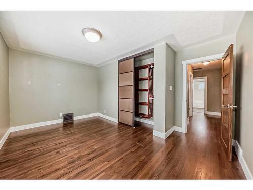 103 Waterloo Drive Sw, Calgary, AB - Indoor Photo Showing Other Room