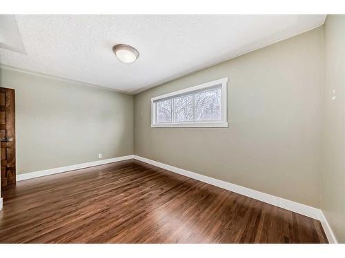 103 Waterloo Drive Sw, Calgary, AB - Indoor Photo Showing Other Room