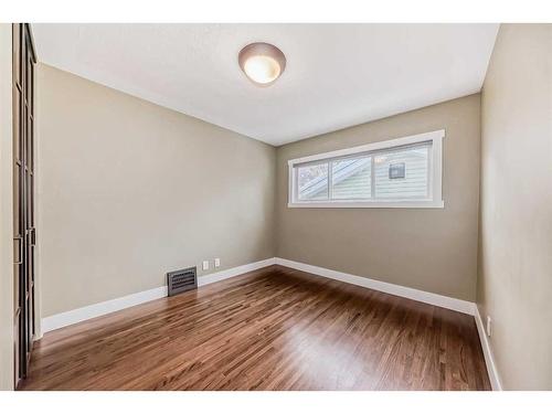 103 Waterloo Drive Sw, Calgary, AB - Indoor Photo Showing Other Room