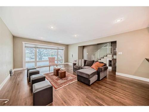 103 Waterloo Drive Sw, Calgary, AB - Indoor Photo Showing Living Room