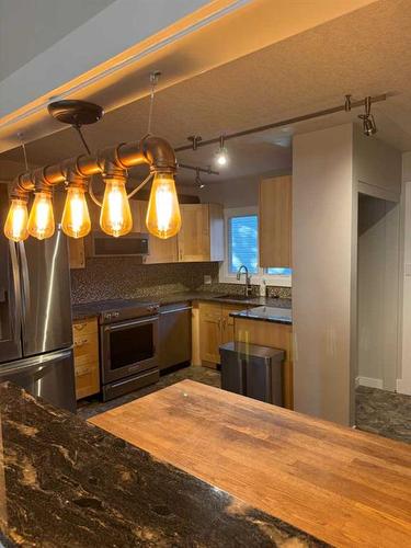 103 Waterloo Drive Sw, Calgary, AB - Indoor Photo Showing Kitchen