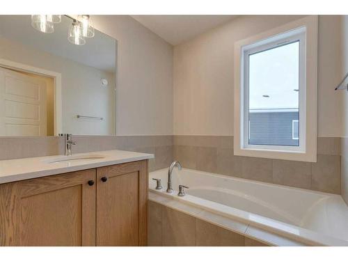 46 Fireside Point, Cochrane, AB - Indoor Photo Showing Bathroom