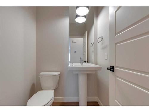 46 Fireside Point, Cochrane, AB - Indoor Photo Showing Bathroom