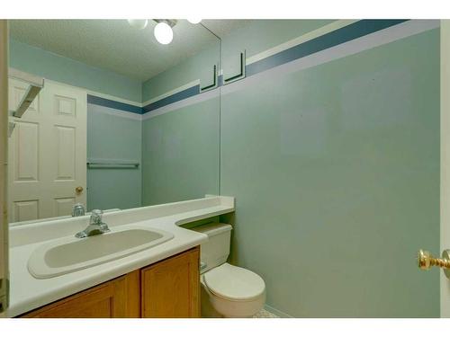 7 Stradwick Place Sw, Calgary, AB - Indoor Photo Showing Bathroom