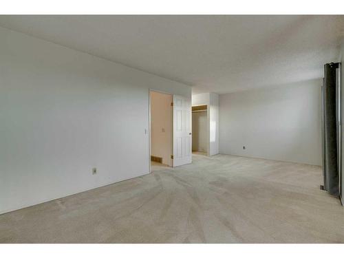 7 Stradwick Place Sw, Calgary, AB - Indoor Photo Showing Other Room