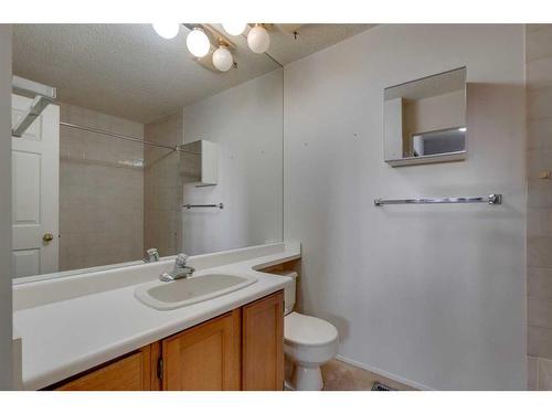 7 Stradwick Place Sw, Calgary, AB - Indoor Photo Showing Bathroom