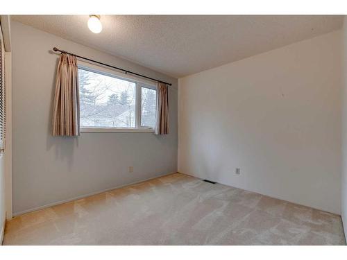 7 Stradwick Place Sw, Calgary, AB - Indoor Photo Showing Other Room