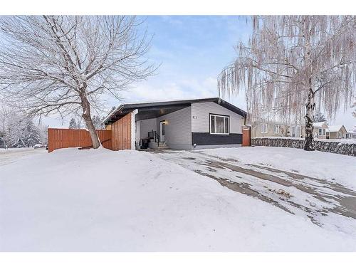 302 Adams Crescent Se, Calgary, AB - Outdoor