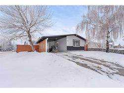 302 Adams Crescent SE Calgary, AB T2J 0T6