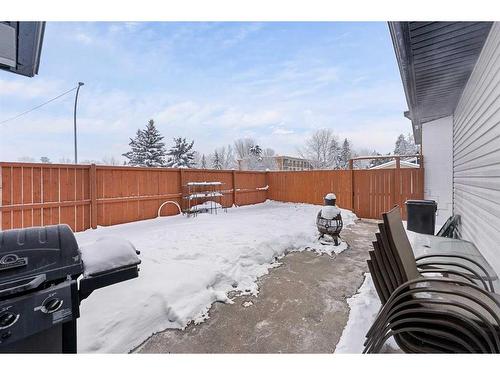 302 Adams Crescent Se, Calgary, AB - Outdoor