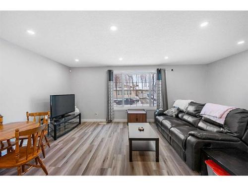 302 Adams Crescent Se, Calgary, AB - Indoor