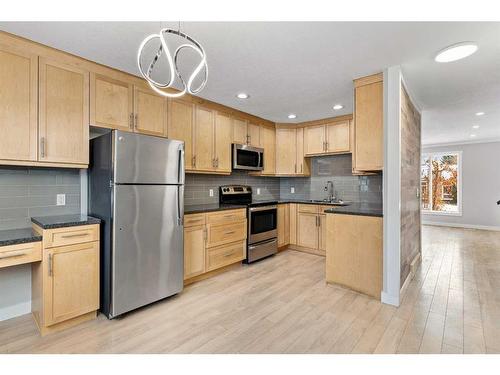 17 Deer Lane Road Se, Calgary, AB - Indoor Photo Showing Kitchen With Stainless Steel Kitchen