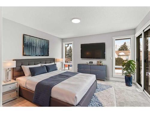 17 Deer Lane Road Se, Calgary, AB - Indoor Photo Showing Bedroom