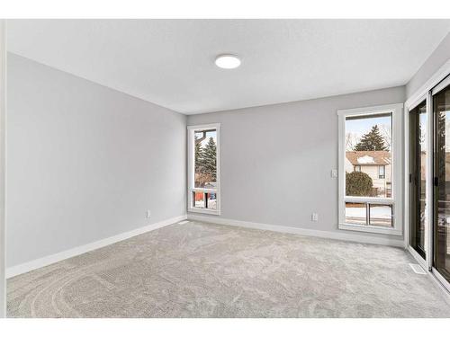 17 Deer Lane Road Se, Calgary, AB - Indoor Photo Showing Other Room