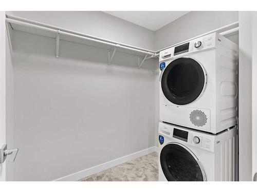 17 Deer Lane Road Se, Calgary, AB - Indoor Photo Showing Laundry Room