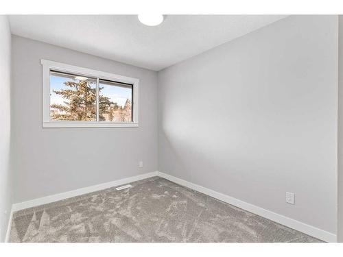 17 Deer Lane Road Se, Calgary, AB - Indoor Photo Showing Other Room